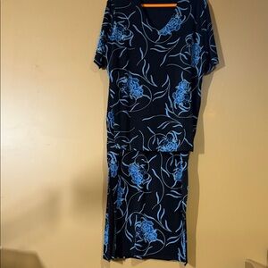 HC415 Carolyn Strauss  - Size Large skirt 1X top- Blue floral Design Vintage